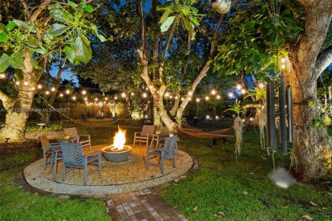 House in Miami, Florida 4 bedrooms, 329.71 sq.m. № 1693277 - photo 14