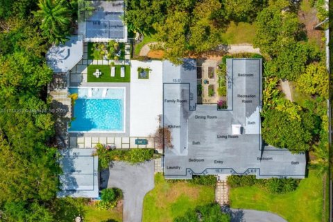 House in Miami, Florida 4 bedrooms, 329.71 sq.m. № 1693277 - photo 5