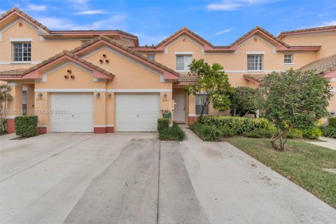 Таунхаус в Мирамар, Флорида 2 спальни, 117.99м2 № 1976480