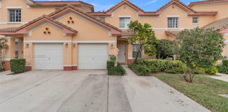 Таунхаус в Мирамар, Флорида 2 спальни, 117.99м2 № 1976480