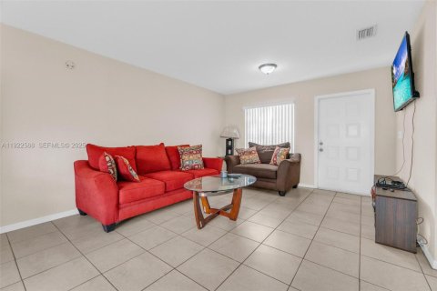 Купить таунхаус в Мирамар, Флорида 2 спальни, 117.99м2, № 1976480 - фото 5