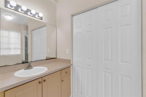 Купить таунхаус в Мирамар, Флорида 2 спальни, 117.99м2, № 1976480 - фото 28