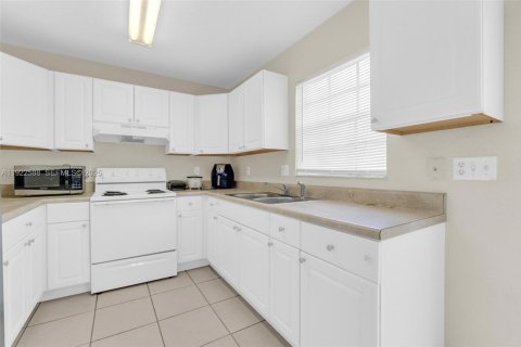 Купить таунхаус в Мирамар, Флорида 2 спальни, 117.99м2, № 1976480 - фото 9