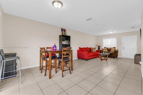 Купить таунхаус в Мирамар, Флорида 2 спальни, 117.99м2, № 1976480 - фото 14