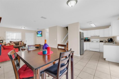 Купить таунхаус в Мирамар, Флорида 2 спальни, 117.99м2, № 1976480 - фото 4