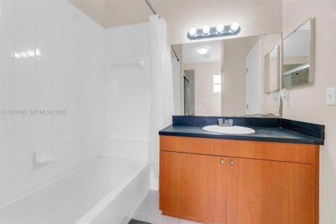 Купить таунхаус в Мирамар, Флорида 2 спальни, 117.99м2, № 1976480 - фото 23