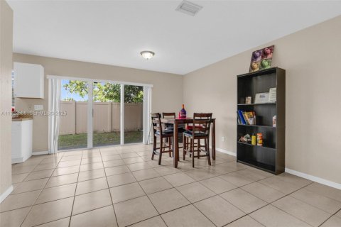 Купить таунхаус в Мирамар, Флорида 2 спальни, 117.99м2, № 1976480 - фото 13