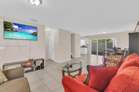 Купить таунхаус в Мирамар, Флорида 2 спальни, 117.99м2, № 1976480 - фото 6