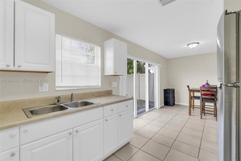 Купить таунхаус в Мирамар, Флорида 2 спальни, 117.99м2, № 1976480 - фото 12