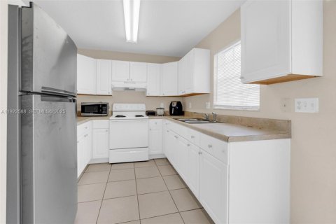 Купить таунхаус в Мирамар, Флорида 2 спальни, 117.99м2, № 1976480 - фото 7