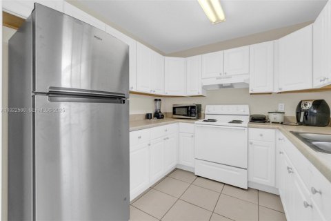 Купить таунхаус в Мирамар, Флорида 2 спальни, 117.99м2, № 1976480 - фото 11