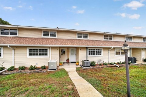 Condo à Summerfield, Floride, 2 chambres  № 2406299