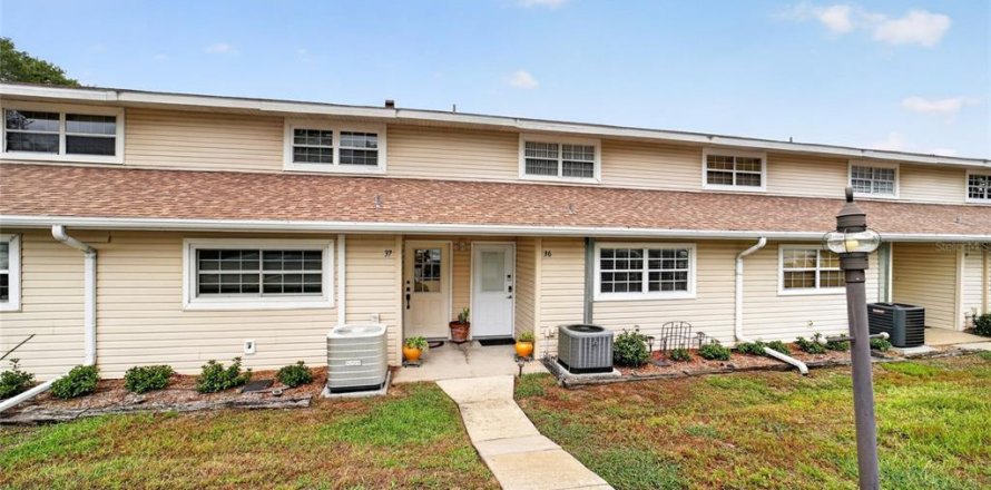 Condo à Summerfield, Floride, 2 chambres  № 2406299