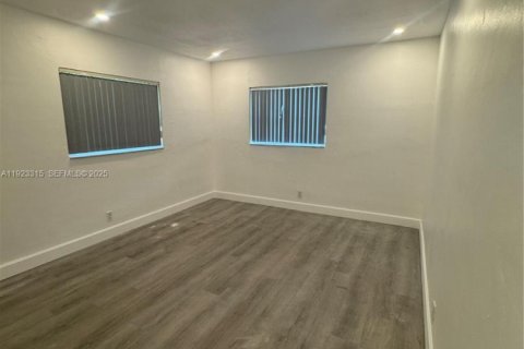 Villa ou maison à louer à Fort Lauderdale, Floride: 3 chambres, 214.05 m2 № 1976943 - photo 8