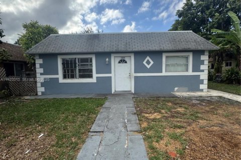 Villa ou maison à louer à Fort Lauderdale, Floride: 3 chambres, 214.05 m2 № 1976943 - photo 3