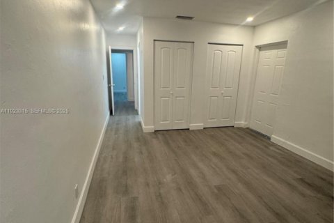 Villa ou maison à louer à Fort Lauderdale, Floride: 3 chambres, 214.05 m2 № 1976943 - photo 7