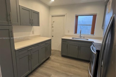 Villa ou maison à louer à Fort Lauderdale, Floride: 3 chambres, 214.05 m2 № 1976943 - photo 12