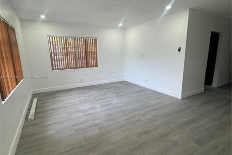 Villa ou maison à louer à Fort Lauderdale, Floride: 3 chambres, 214.05 m2 № 1976943 - photo 9