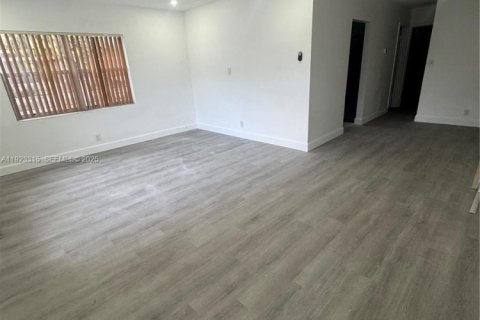 Villa ou maison à louer à Fort Lauderdale, Floride: 3 chambres, 214.05 m2 № 1976943 - photo 10