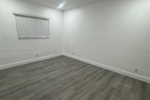 Villa ou maison à louer à Fort Lauderdale, Floride: 3 chambres, 214.05 m2 № 1976943 - photo 14