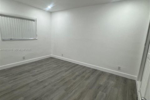 Villa ou maison à louer à Fort Lauderdale, Floride: 3 chambres, 214.05 m2 № 1976943 - photo 15