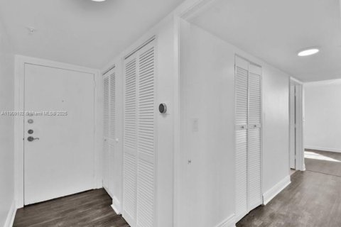 Купить кондоминиум в Майами-Бич, Флорида 2 спальни, 103.12м2, № 1964815 - фото 28