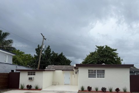 House in Miami, Florida 3 bedrooms, 86.96 sq.m. № 1965625 - photo 1