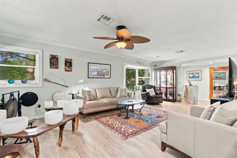 Villa ou maison à vendre à Palm Harbor, Floride: 2 chambres, 152.64 m2 № 2420492 - photo 10