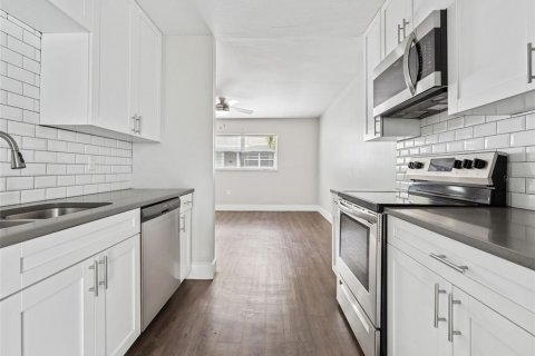 Apartamento en alquiler en Tampa, Florida, 2 dormitorios, 69.68 m2 № 1913447 - foto 11