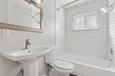 Apartamento en alquiler en Tampa, Florida, 2 dormitorios, 69.68 m2 № 1913447 - foto 14