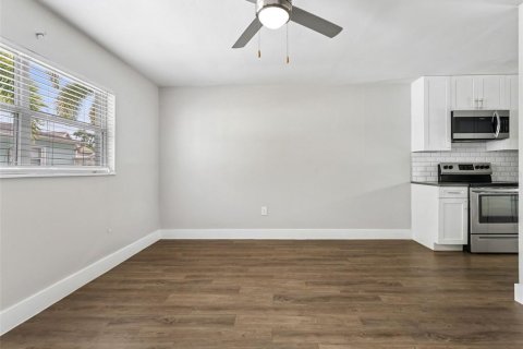 Apartamento en alquiler en Tampa, Florida, 2 dormitorios, 69.68 m2 № 1913447 - foto 6