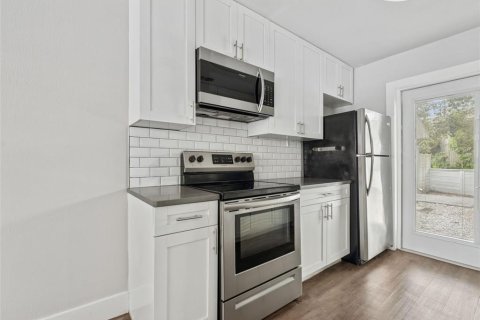 Apartamento en alquiler en Tampa, Florida, 2 dormitorios, 69.68 m2 № 1913447 - foto 9