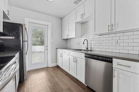 Apartamento en alquiler en Tampa, Florida, 2 dormitorios, 69.68 m2 № 1913447 - foto 10