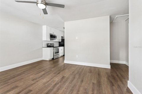 Apartamento en alquiler en Tampa, Florida, 2 dormitorios, 69.68 m2 № 1913447 - foto 5