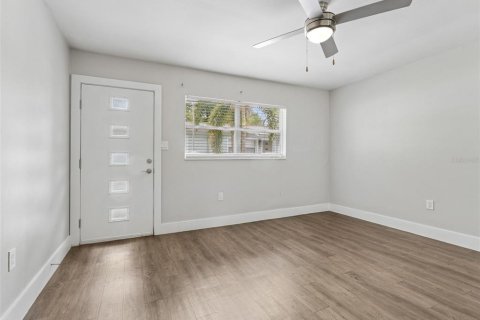 Apartamento en alquiler en Tampa, Florida, 2 dormitorios, 69.68 m2 № 1913447 - foto 7