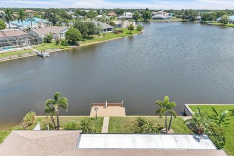 Casa en venta en Lake Suzy, Florida, 3 dormitorios, 185.8 m2 № 2196784 - foto 2