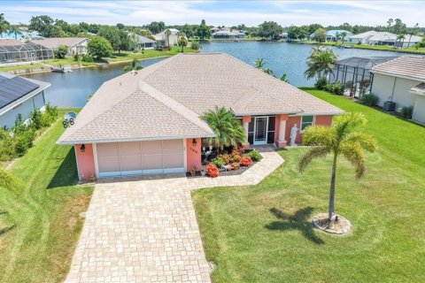 Casa en Lake Suzy, Florida 3 dormitorios, 185.8 m2 № 2196784