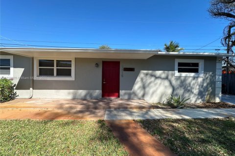 Villa ou maison à louer à Miami, Floride: 293.01 m2 № 1711636 - photo 1