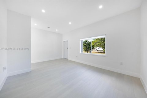 Casa en venta en Miami Gardens, Florida, 3 dormitorios, 139.54 m2 № 2000613 - foto 7