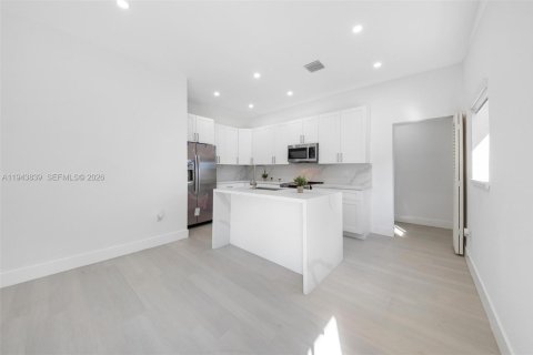 Casa en venta en Miami Gardens, Florida, 3 dormitorios, 139.54 m2 № 2000613 - foto 13