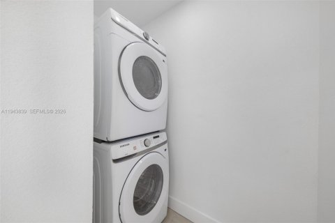 Casa en venta en Miami Gardens, Florida, 3 dormitorios, 139.54 m2 № 2000613 - foto 28