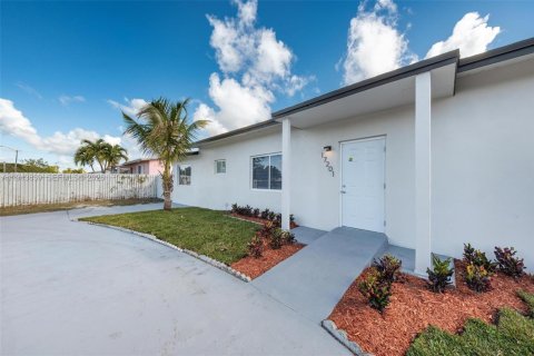Casa en venta en Miami Gardens, Florida, 3 dormitorios, 139.54 m2 № 2000613 - foto 3