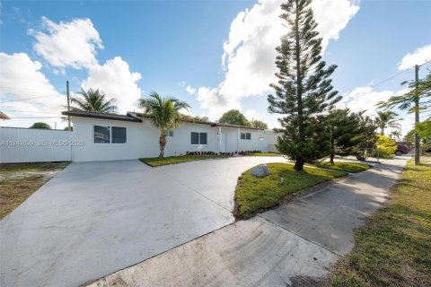 Casa en Miami Gardens, Florida 3 dormitorios, 139.54 m2 № 2000613