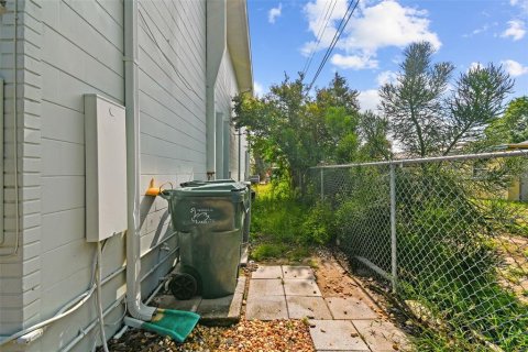 Commercial property in Lakeland, Florida 474.73 sq.m. № 2097303 - photo 17