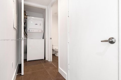 Copropriété à vendre à Miami, Floride: 1 chambre, 75.07 m2 № 2042007 - photo 11
