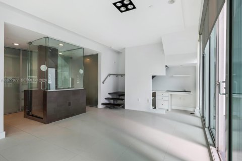 Copropriété à vendre à Miami, Floride: 1 chambre, 75.07 m2 № 2042007 - photo 6