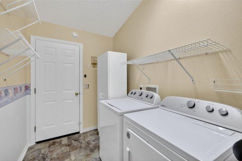 House in The Villages, Florida 3 bedrooms, 150.22 sq.m. № 1914468 - photo 22