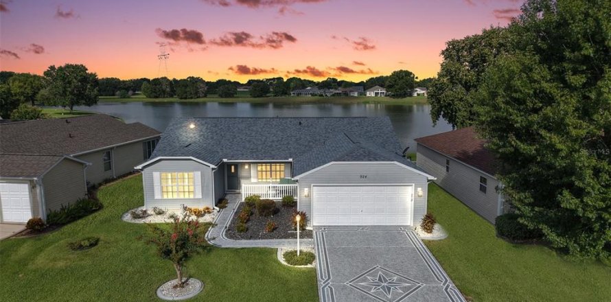 House in The Villages, Florida 3 bedrooms, 150.22 sq.m. № 1914468