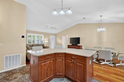 House in The Villages, Florida 3 bedrooms, 150.22 sq.m. № 1914468 - photo 7
