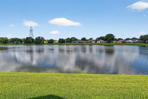 House in The Villages, Florida 3 bedrooms, 150.22 sq.m. № 1914468 - photo 30